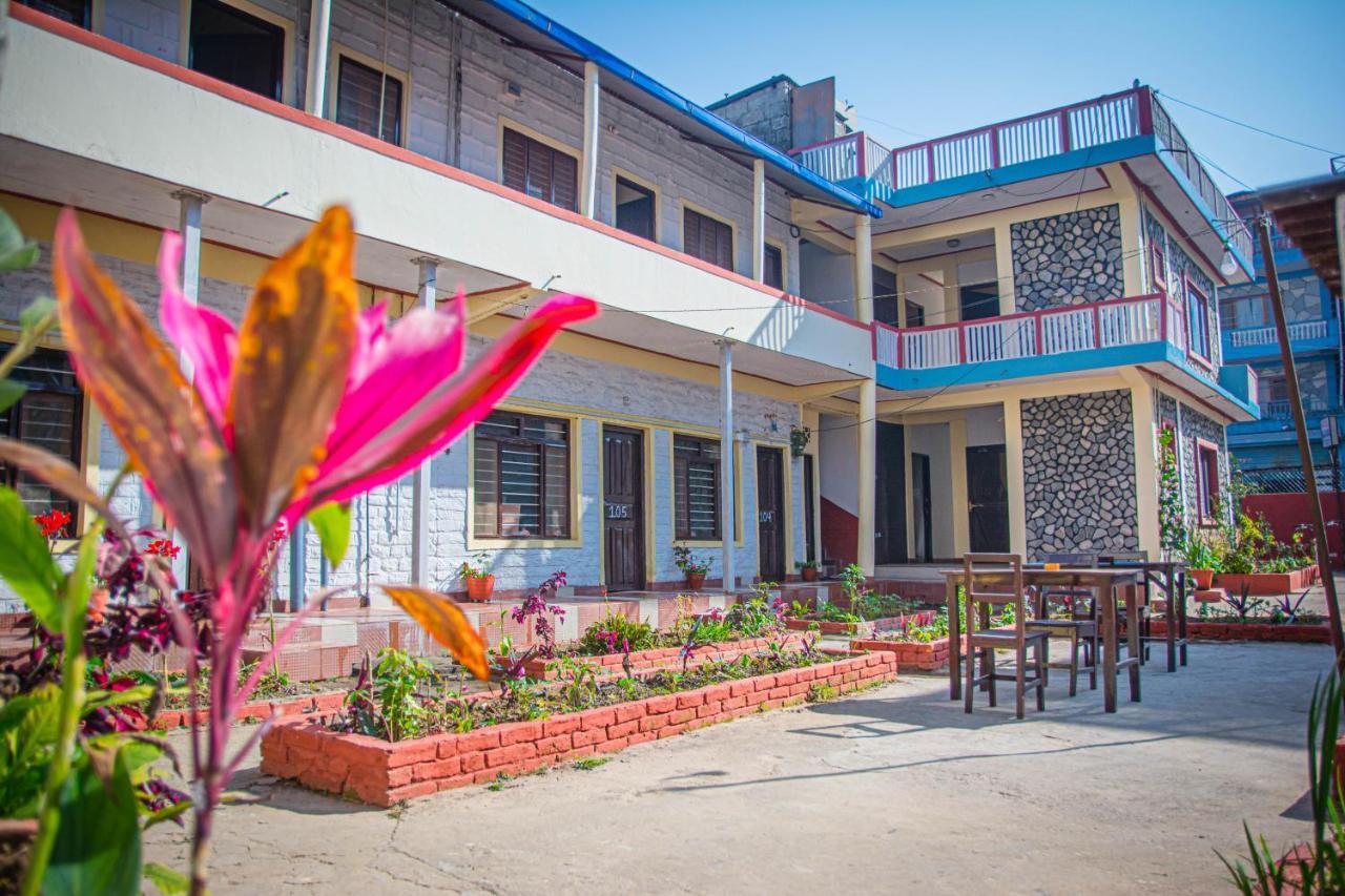Hotel Plaza Nepal Покхара Экстерьер фото