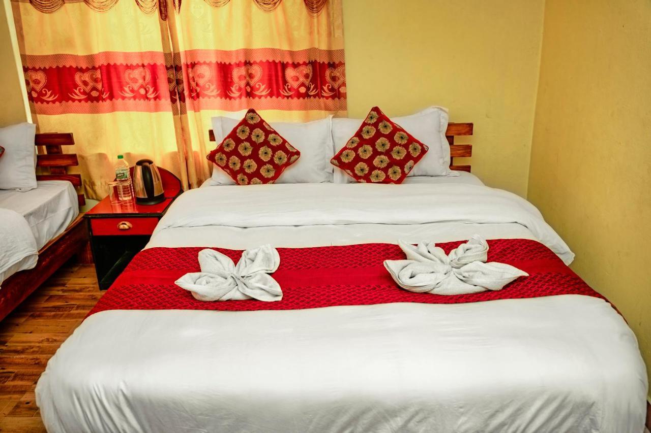 Hotel Plaza Nepal Покхара Экстерьер фото