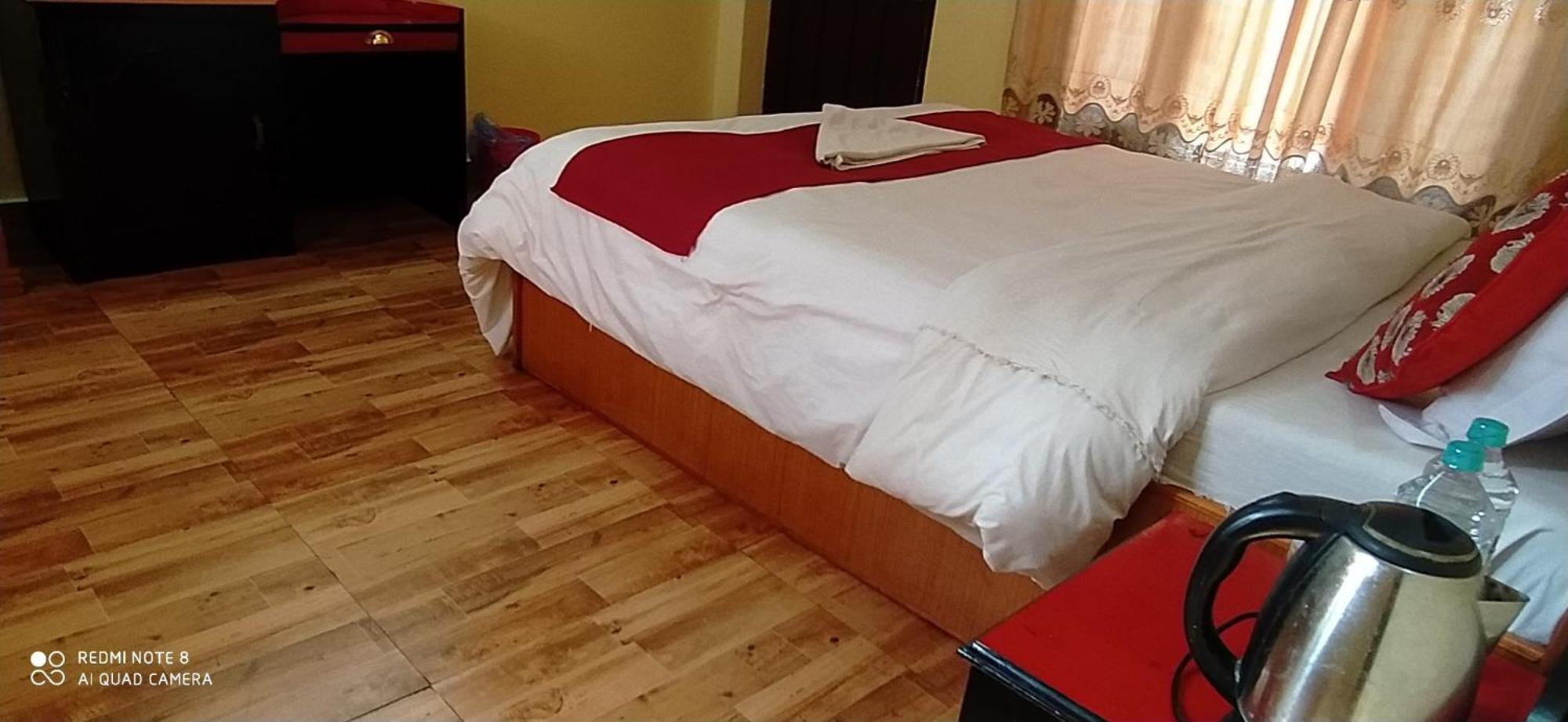 Hotel Plaza Nepal Покхара Экстерьер фото
