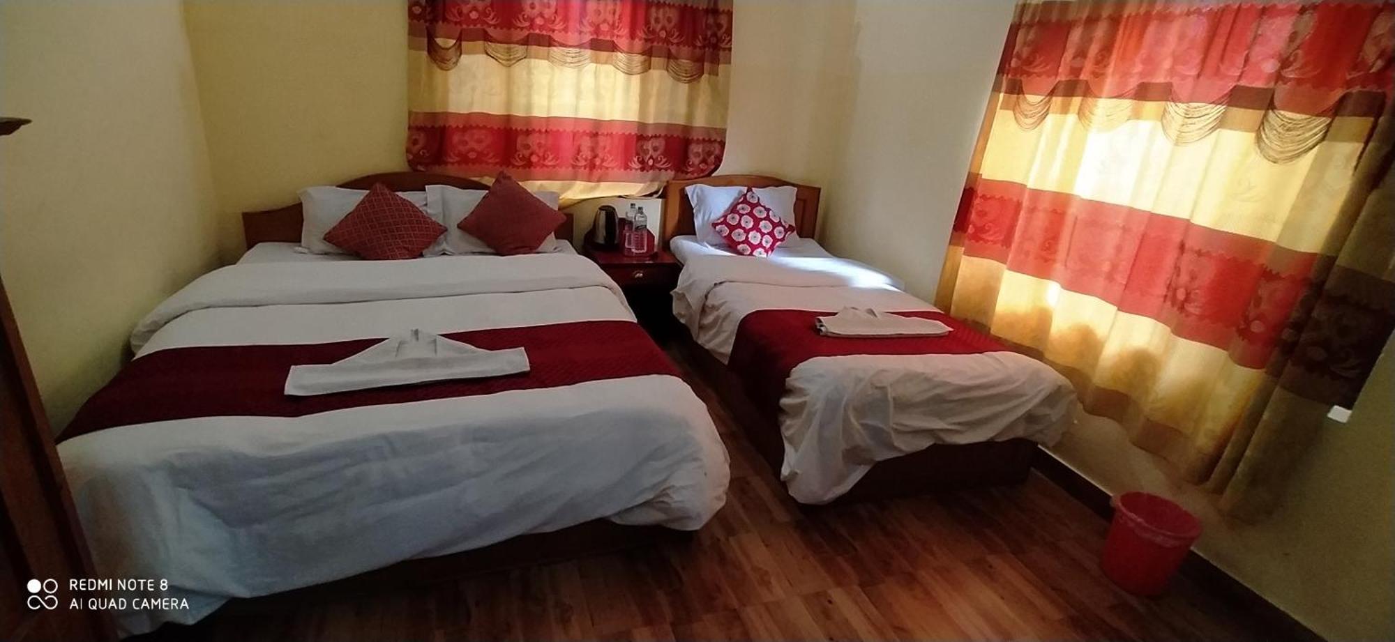 Hotel Plaza Nepal Покхара Экстерьер фото