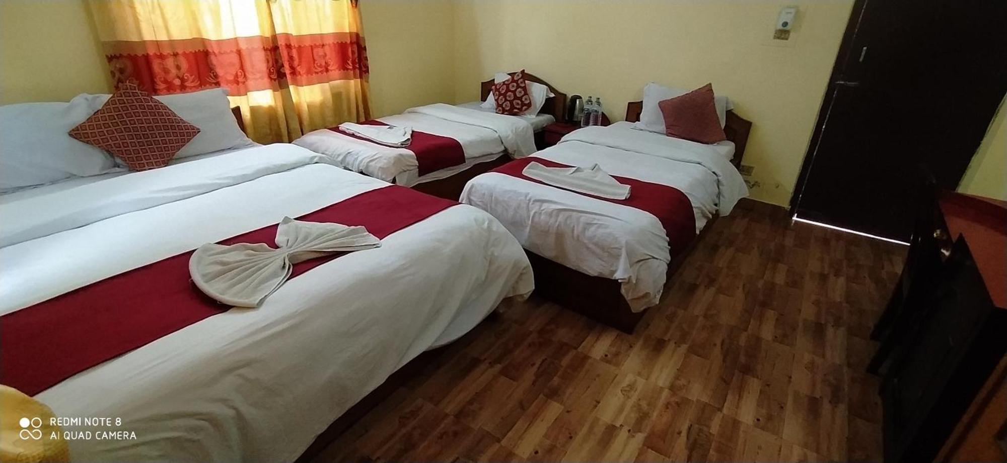 Hotel Plaza Nepal Покхара Экстерьер фото